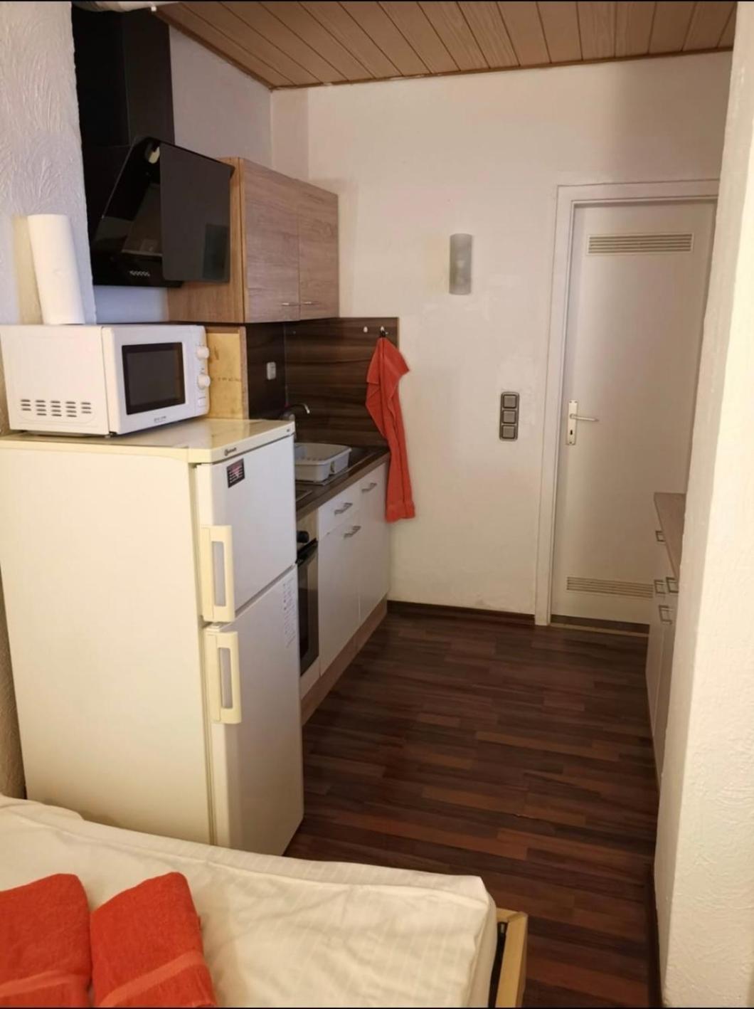 Privatunterkunft Privat In Zwei-zimmer-wohnung Als 2er Wg Köln
