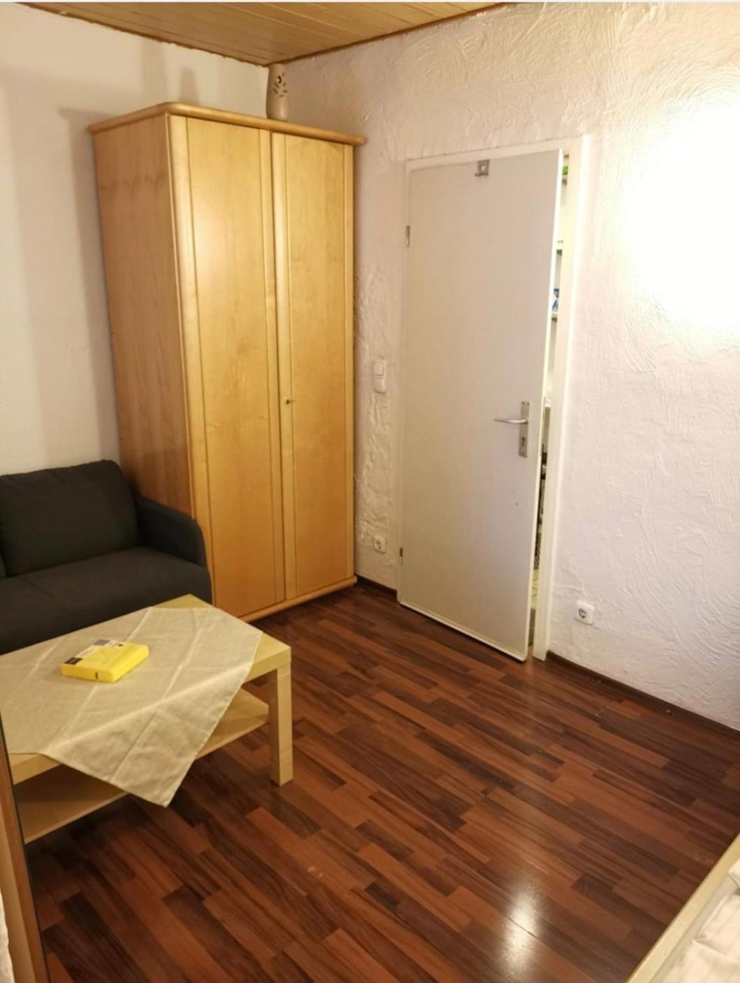 Privat In Zwei-zimmer-wohnung Als 2er Wg * Köln